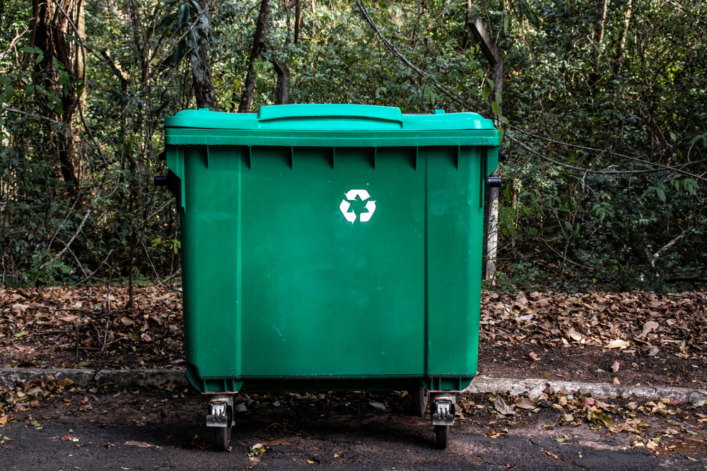 Large,Green,Recycle,Bin,On,The,Street,Of,A,Park